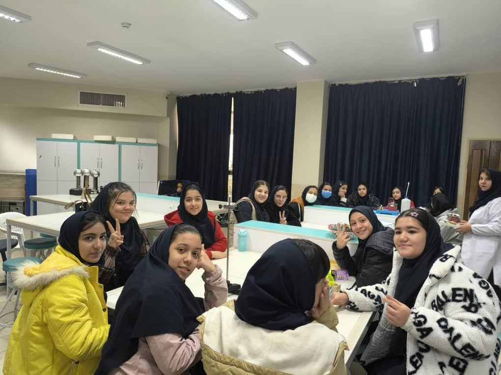 دبیرستان غیر دولتی متوسطه اول آئین روشن